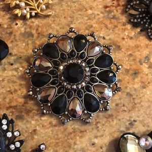 3🔴Dots= $25 Sale! 💕 Rose-gold Black Brooch💕